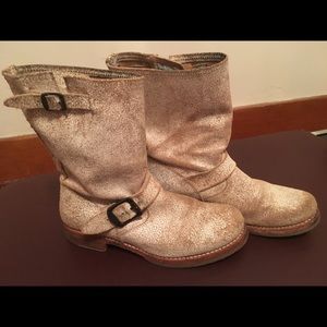 Frye boots Veronica short crackle white